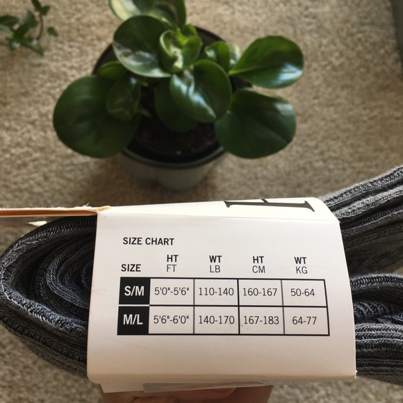 Hue Snowflake Sweater Tights - Please BUNDLE! - Picture 4 of 5